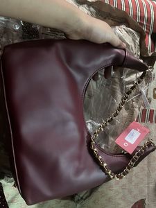 Chic Red Heart Print Sling Bag