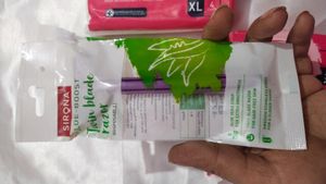 Combo Sirona Sanitary Pads &amp; Razor
