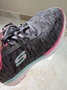 Original Skechers Lite-Weight Sneakers