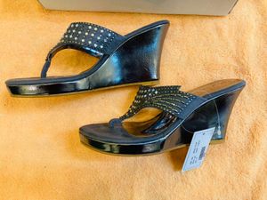 ERIDANIEmbellished Gunmetal Ines Wedges