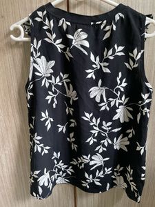 Veramoda Chic Floral Sleeveless Top