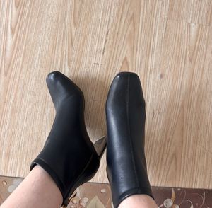 Preloved Heeled Boots In Black