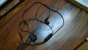 Black Wired Earphones NOT WORKING