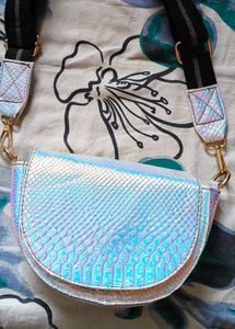 cartlon london sling bag
