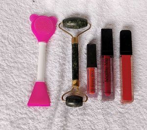 face scrubber Jade Roller & Matte Lipstick Set