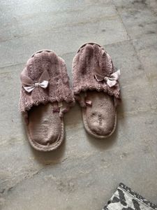Max brand Cozy Bow Slippers