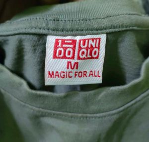 UNIQLO TEE