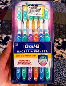 6 Toothbrush Set Oral B