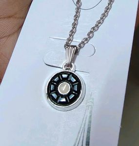 Elegant Black &amp; White Pendant Necklace