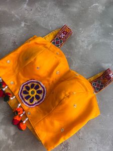 navarti yellow colpur blouse witha border on it