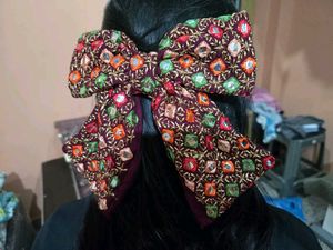 Embroidered Bow clip
