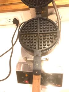 Vintage Waffle Maker - Easy Cook
