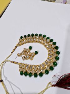 Stunning Kundan Necklace with Earrings Set