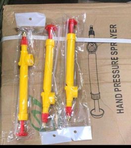 Hand pressure sprayer with adjustable nozzle