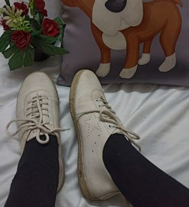 White Shoes (Sole Turned Yellow) With Time, Doesn't Not Go Off With Wash ..