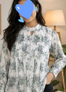 Floral Print top with Keyhole Neck