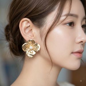 girl anti tarnish Gold Flower Pearl Stud Earings
