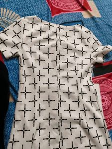 Stylish White &amp; Black Geometric Print Dress