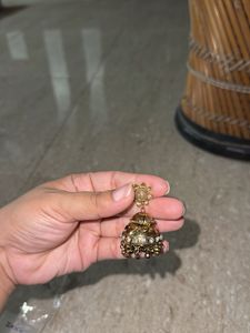Elegant Gold Jhumka Earrings