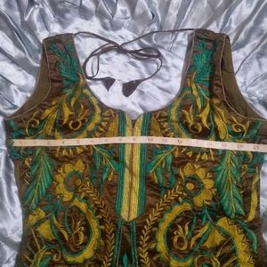 Embroidered Sleeveless Kurta