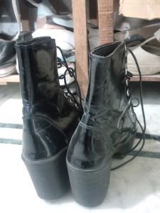 Shiny Black Platform Lace-Up Boots
