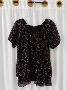 Chic Black Cherry Print Puff Sleeve Top