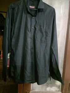 Full Sleeve Black Shirt For Men In L Size