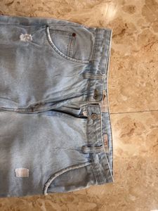 Light Wash Ripped Cropped Jeans