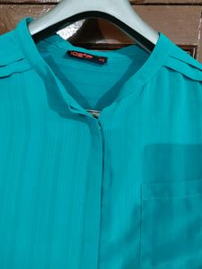 Combos Women's Branded Top