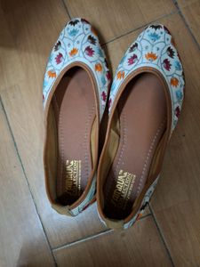 Women Sandal N Beelies