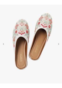 Kiana Embroidered Flat-shoes Size UK4