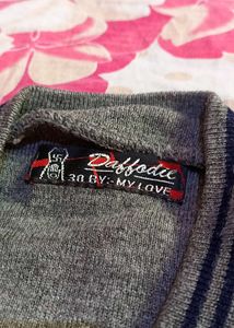 High quality woolen Gray V-Neck Sleeveless Sweater