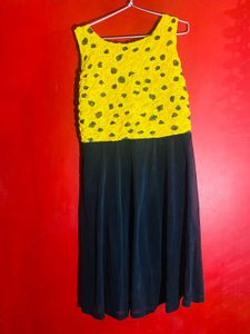 Chic Yellow & Black Textured Dress