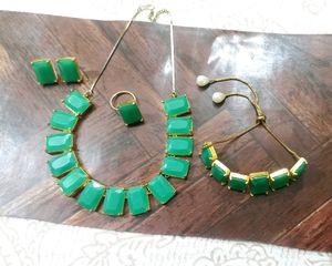 Beautiful Necklace Set With Bracelet
