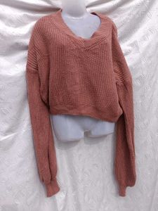 Stylish V-neck Knit Sweater 🤍