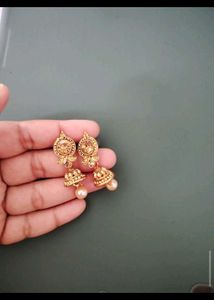 7.Exquisite Gold-Tone Necklace with Pendant