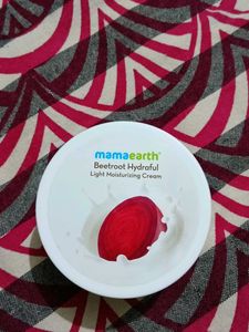 Mamaearth Beetroot Hydraful Light moisturing cream
