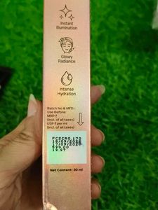 Faces Canada strobecream, foundation, lipstick