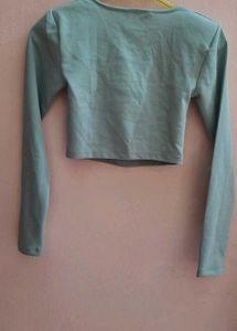 Mynthra Green Solid Square Crop Top