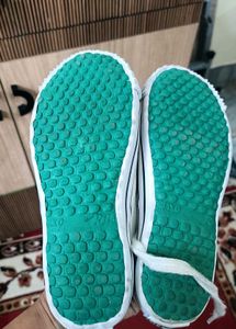 Relaxo White Canvas Sneakers