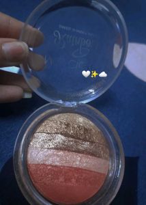 Miss Claire Rainbow Highlighter