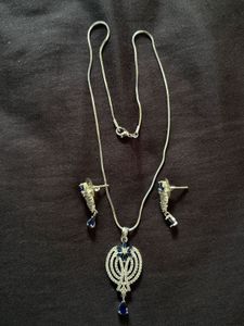 Elegant Blue Stone Pendant Necklace