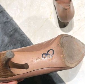 Elegant Brown Leather Pumps