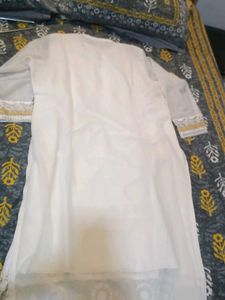 Elegant White Embroidered Kurta