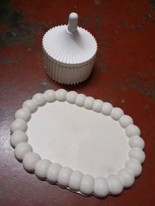 this is the ribber jar with oval bubble tray