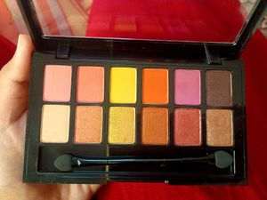 Lakme Multicolour Glitterati Chroma Chic Eyeshadow