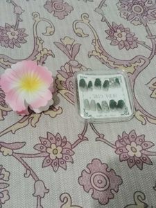 Huda Girl False Nails Set with free fan 🪭