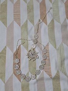 Stunning Kundan & Pearl Maang Tikka and necklace