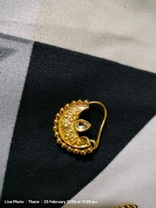 Pressing Gold Plated Nath with Emerald Stone