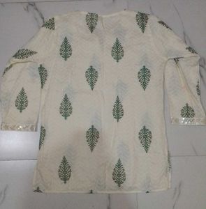 off white Short kurti